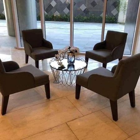 One Bedroom Condo Unit Fame Residences Manila Esterno foto