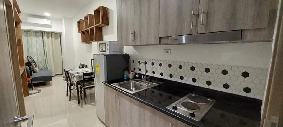 One Bedroom Condo Unit Fame Residences Manila Esterno foto