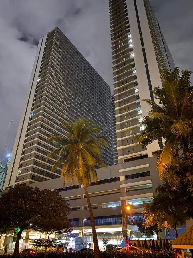 One Bedroom Condo Unit Fame Residences Manila Esterno foto