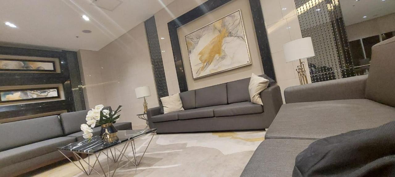 One Bedroom Condo Unit Fame Residences Manila Esterno foto