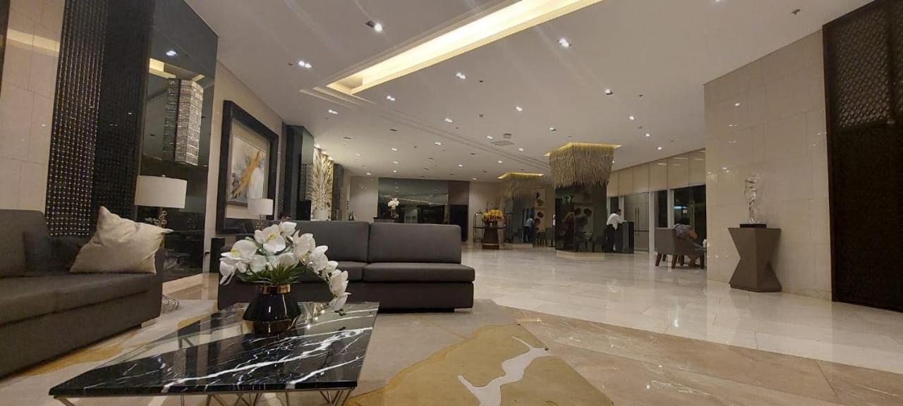 One Bedroom Condo Unit Fame Residences Manila Esterno foto