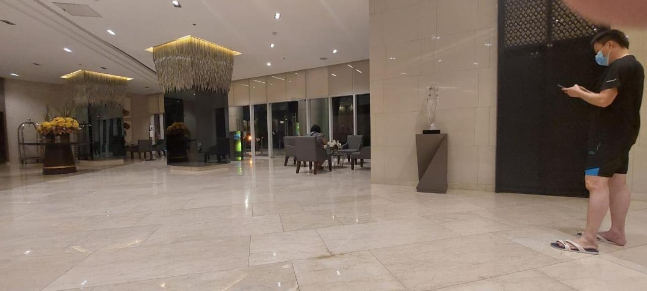 One Bedroom Condo Unit Fame Residences Manila Esterno foto