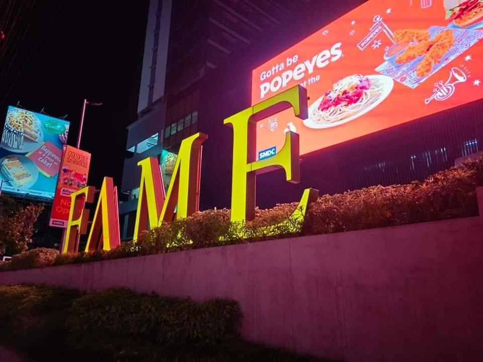 One Bedroom Condo Unit Fame Residences Manila Esterno foto