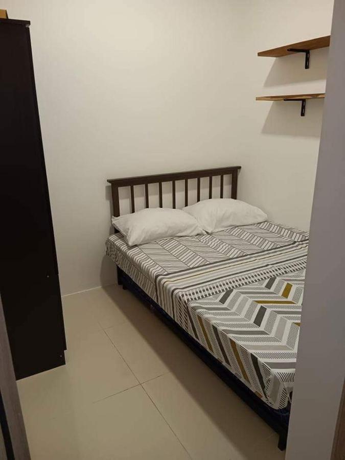 One Bedroom Condo Unit Fame Residences Manila Esterno foto