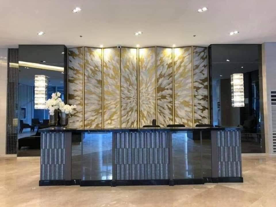One Bedroom Condo Unit Fame Residences Manila Esterno foto