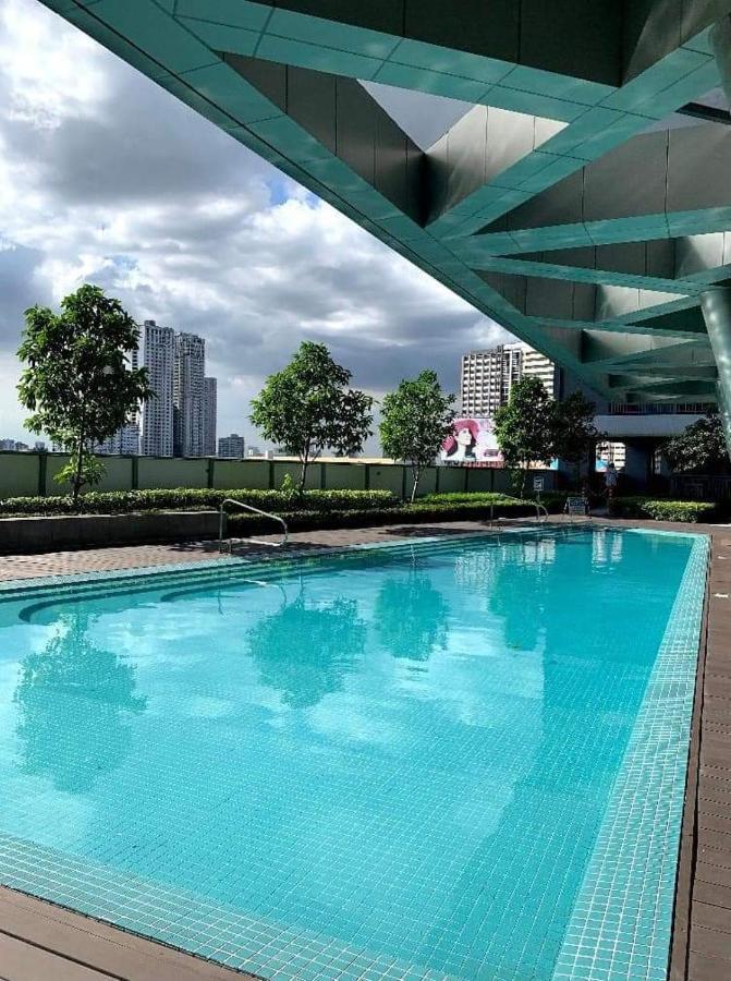 One Bedroom Condo Unit Fame Residences Manila Esterno foto