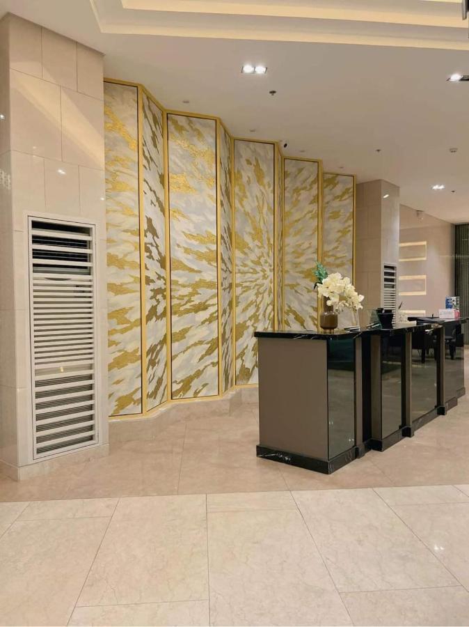 One Bedroom Condo Unit Fame Residences Manila Esterno foto