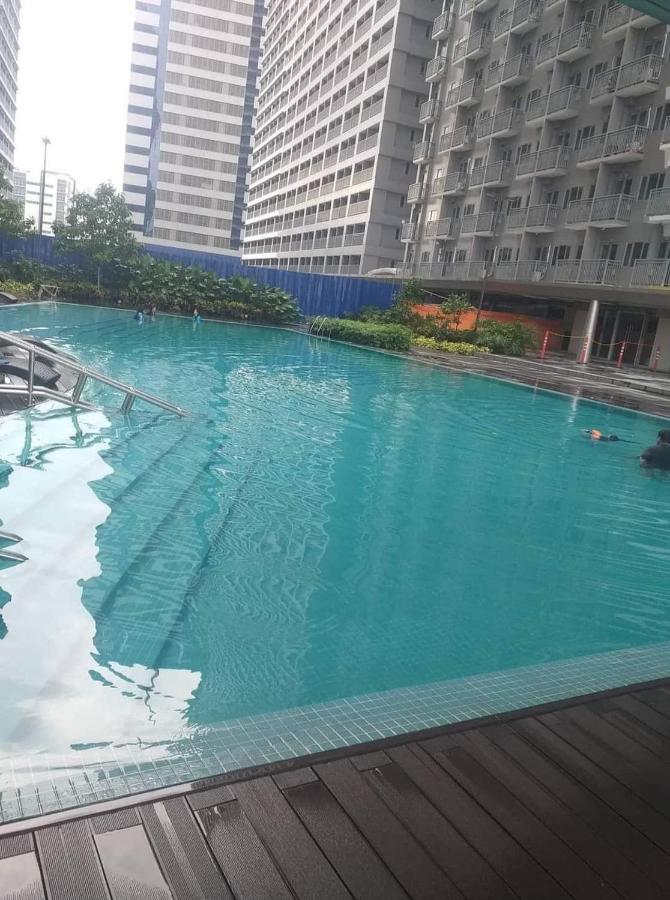 One Bedroom Condo Unit Fame Residences Manila Esterno foto